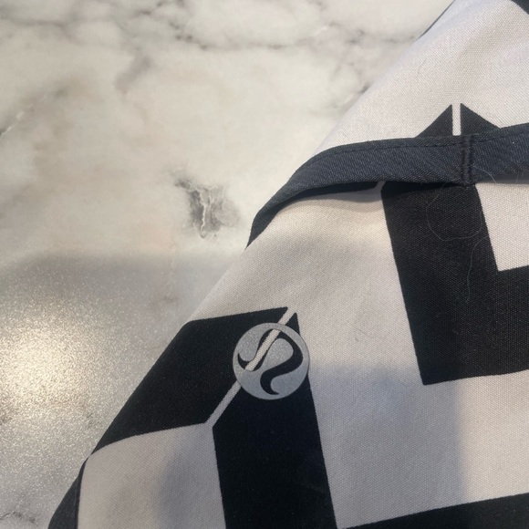 Lululemon speed shorts sz6 - Picture 3 of 4